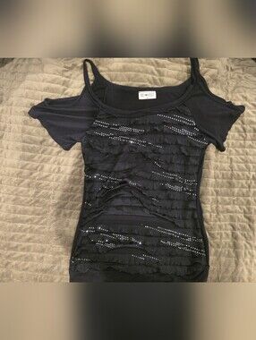 Free Kisses Womens Black Ruffle Cold-Shoulder Top